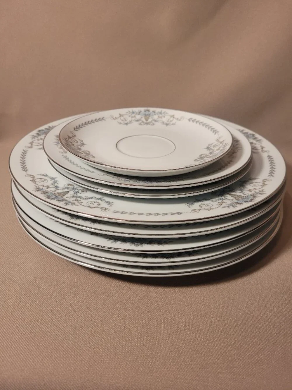 Mikasa Margaret 5555 Lot of 5 Dinner 2 Salad Plates 1 Saucer EXCELLENT!